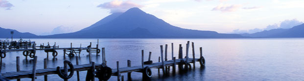 Vista del Lago Atitlán y los volcanes al fondo