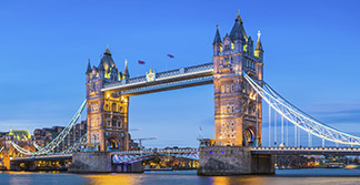 Vista nocturna del Tower Bridge