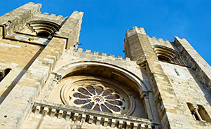 Fachada y rosetón de la Catedral Sé, Alfama
