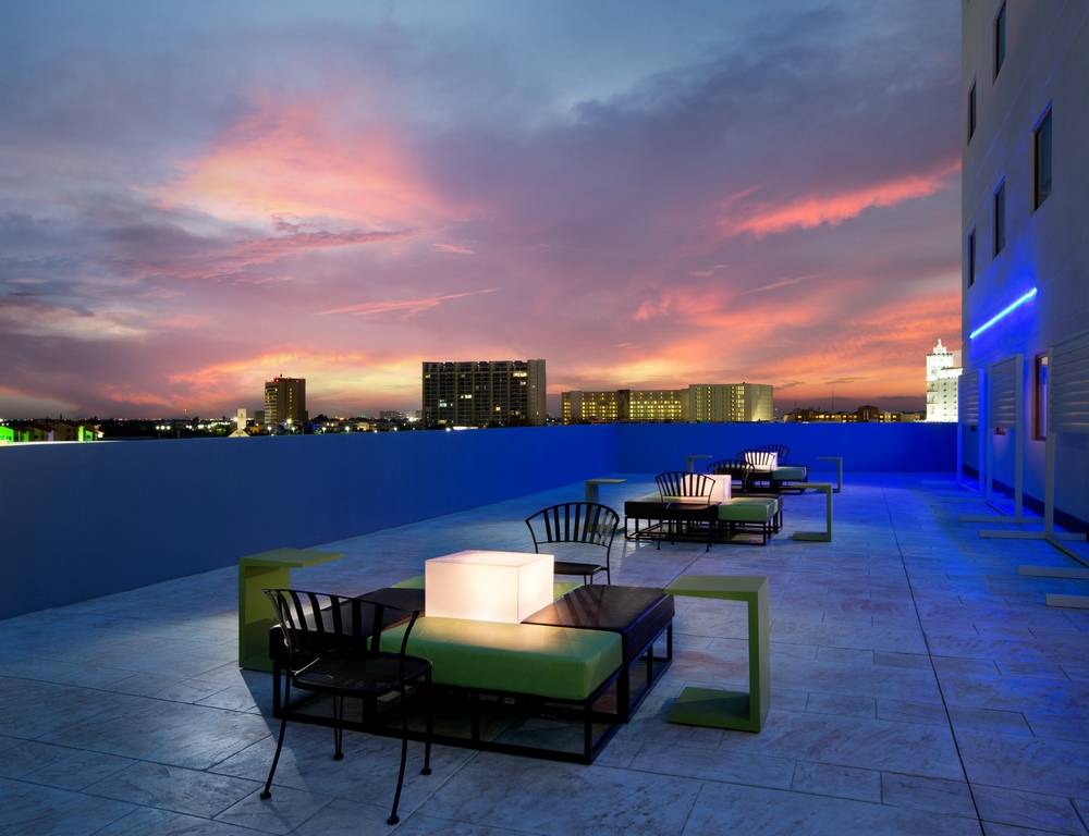 aloft cancun parking