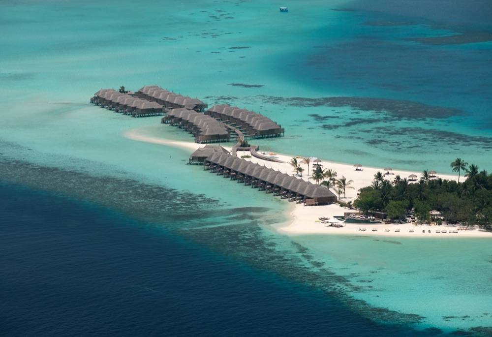 constance moofushi resort ari atoll